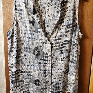 Apt 9 2X dress button down. Excellent condition.